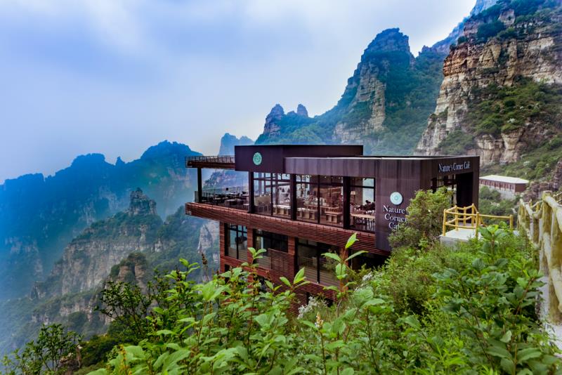 Baishi Mount, a comfortable place to visit and stay
