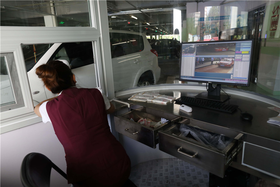 Beijing hospital opens biggest parking space and launches helicopter service