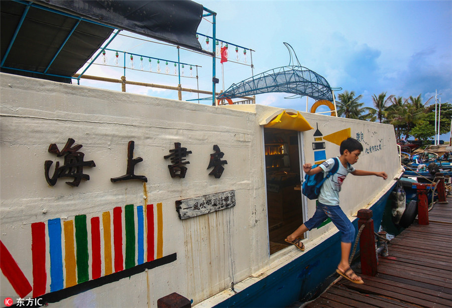 Floating library in island province Hainan