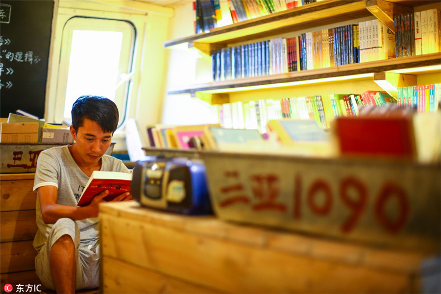 Floating library in island province Hainan