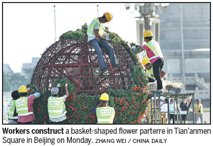 Square to be adorned with flowers and fruit