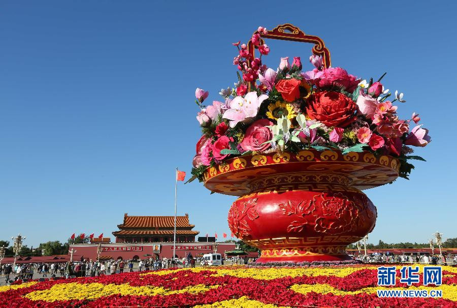 Images: Changes in Tian'anmen Square decorations for National Day