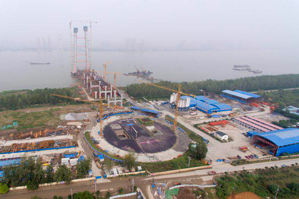 Double-deck bridge on Yangtze achieves milestone
