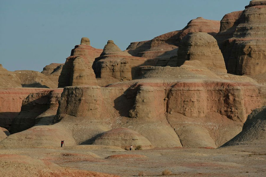 'Ghost Town' in Xinjiang desert offers wondrous landscapes