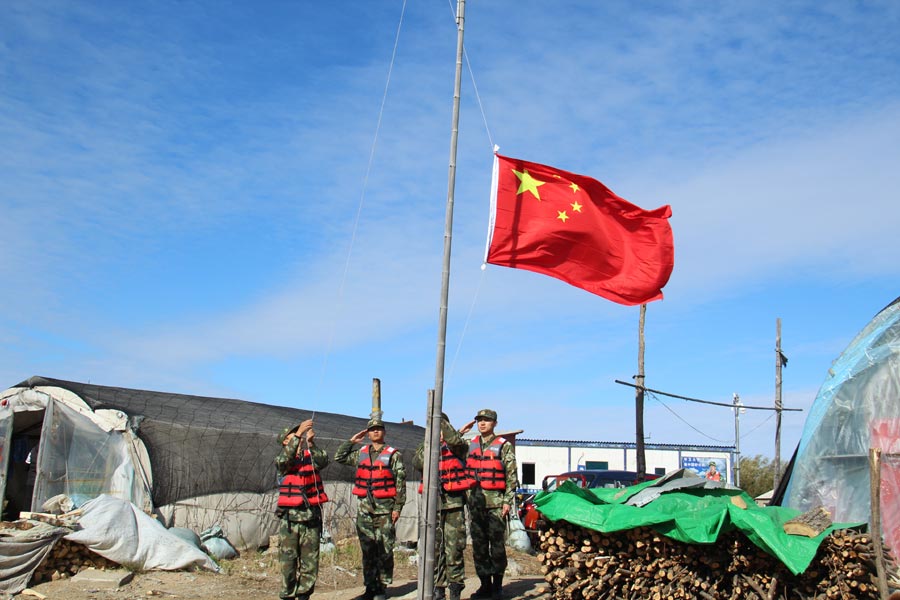 National flag-raising ceremonies held at border ports in Heilongjiang
