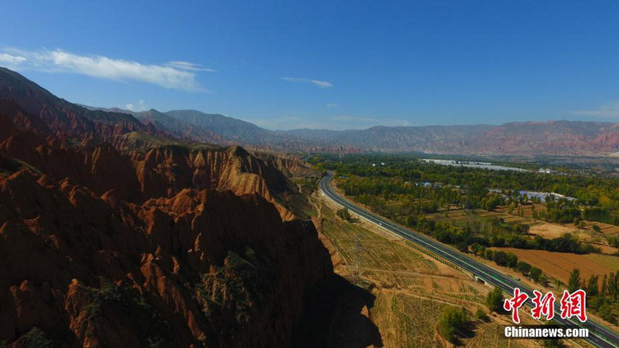 Northwest China's autonomous county gets first highway