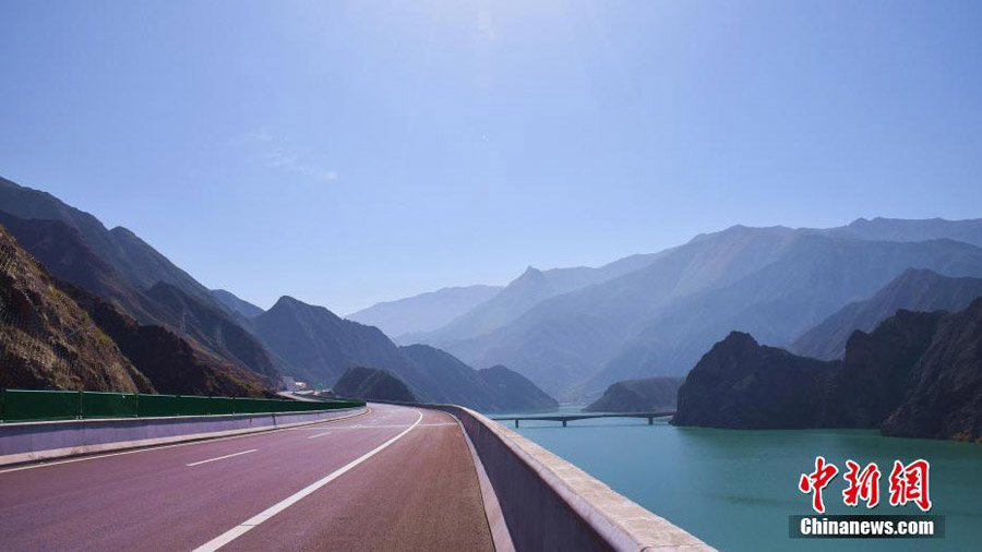 Northwest China's autonomous county gets first highway