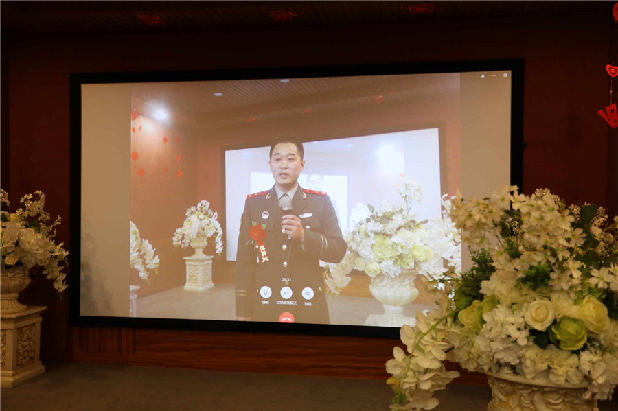 Chinese couple say 'I do' via video link