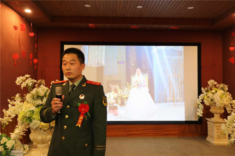 Chinese couple say 'I do' via video link