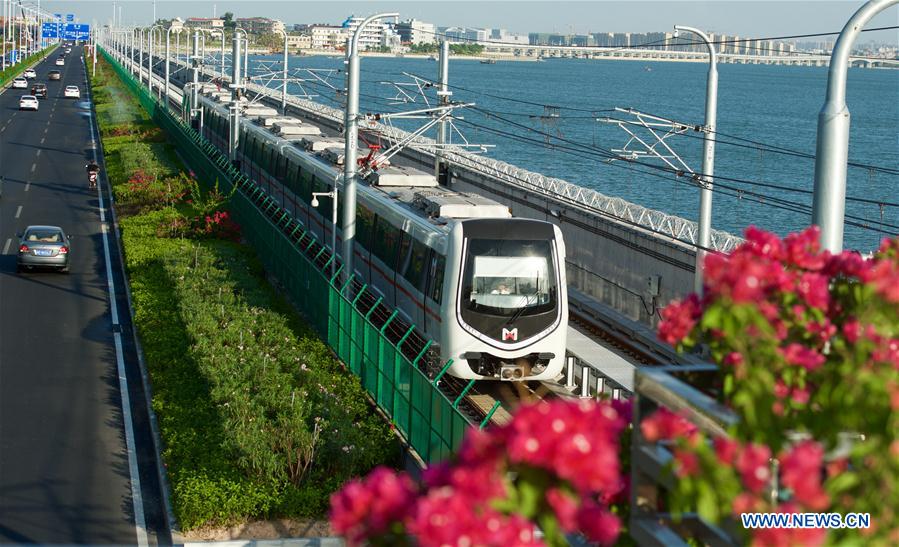 Sea-view subway completes test operation in Xiamen