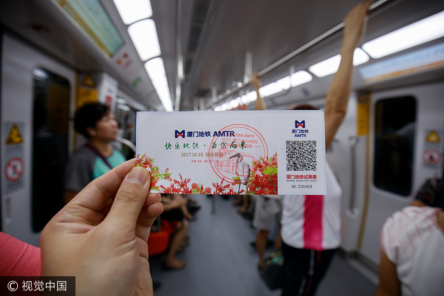 Sea-view subway completes test operation in Xiamen