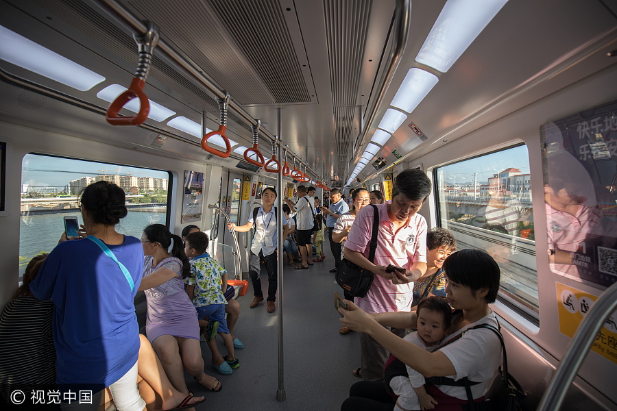 Sea-view subway completes test operation in Xiamen