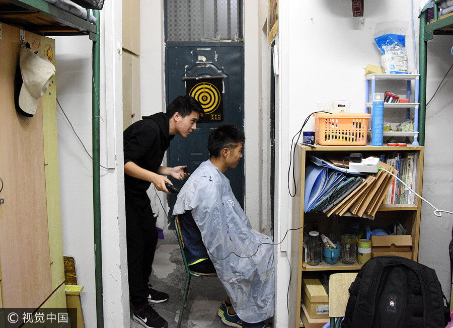 Dormitory barber has students buzzing