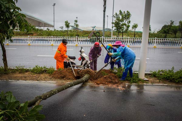 Typhoon Khanun makes landfall in south China