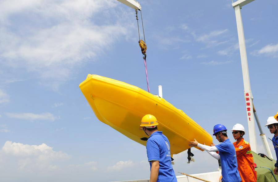 Unmanned boats conduct geological survey in Hainan