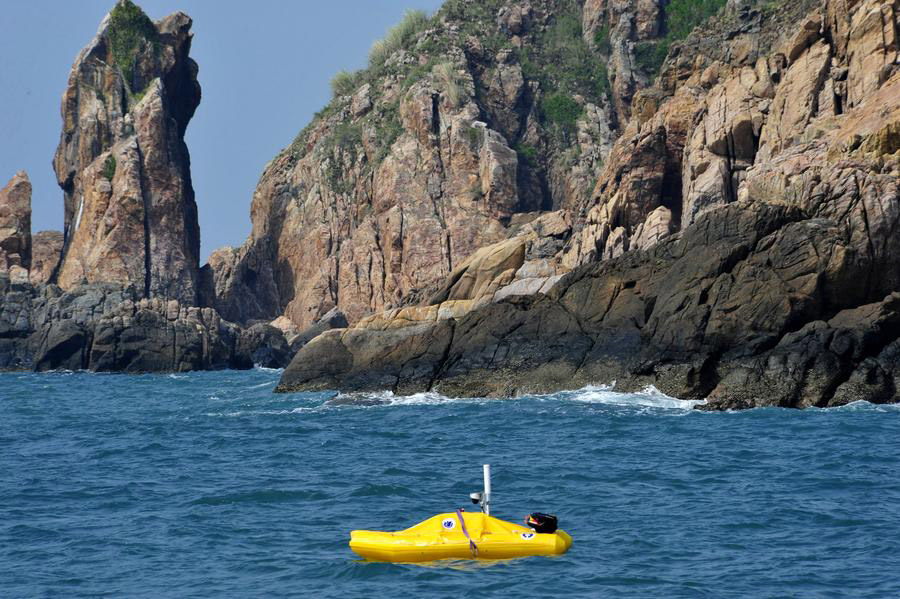 Unmanned boats conduct geological survey in Hainan