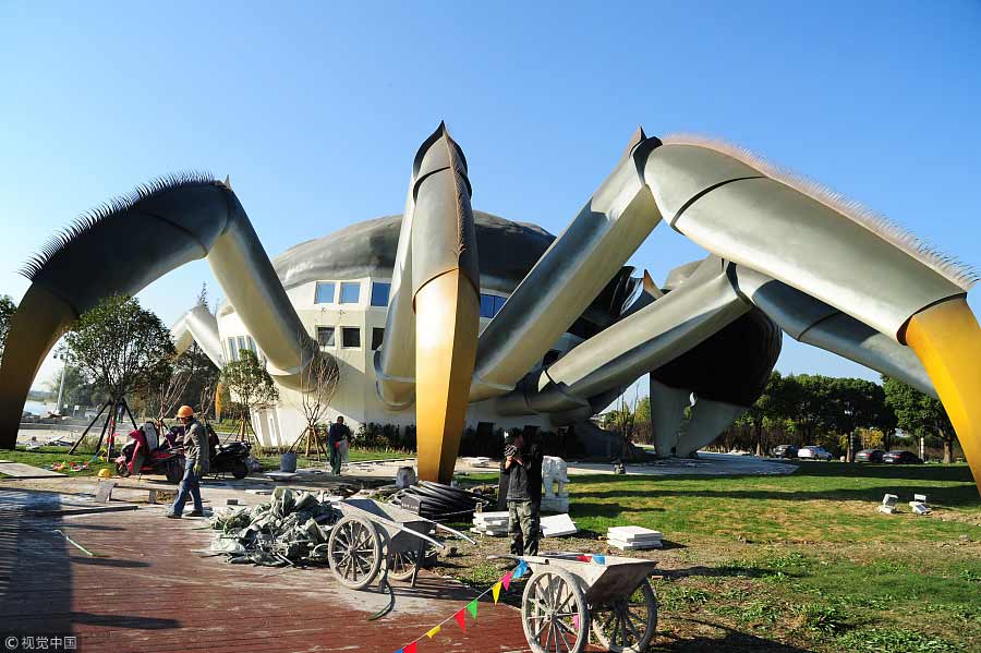 'Giant hairy crab' built in East China