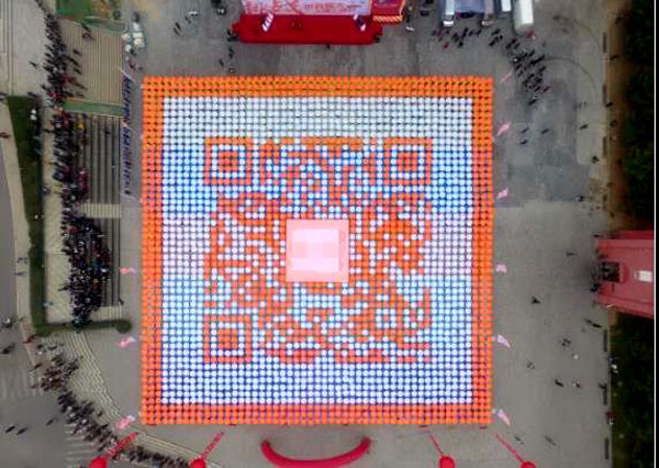 Record-setting human QR code created in Zhengzhou