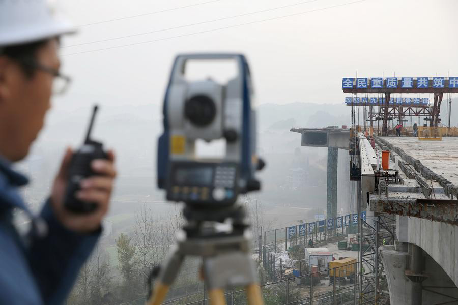 Three continuous beams of Wuhan-Shiyan high-speed rail connected