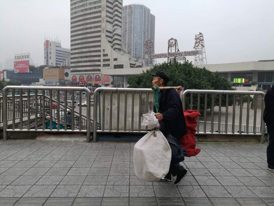 Are Chongqing '<EM>bang bang</EM>' porters a disappearing job?