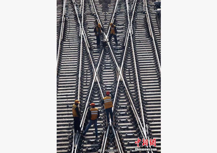 Farewell, wooden railway ties in Zhengzhou Railway Station