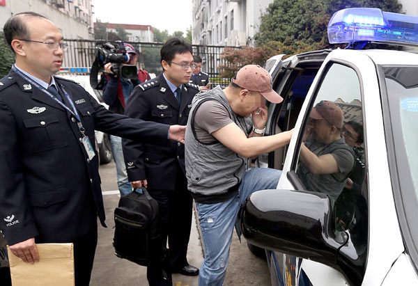 Shanghai police repatriate US fugitive suspected of theft