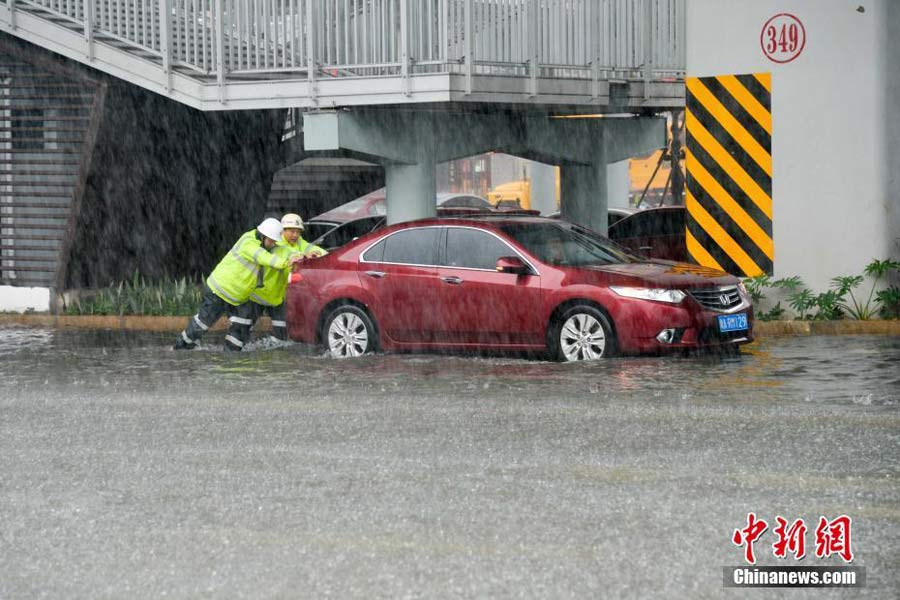 Heavy rains hit South China's Hainan province