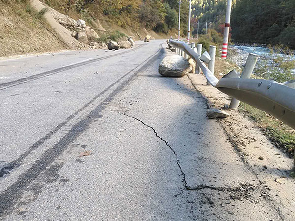 Three injured in 6.9-magnitude earthquake in Tibet