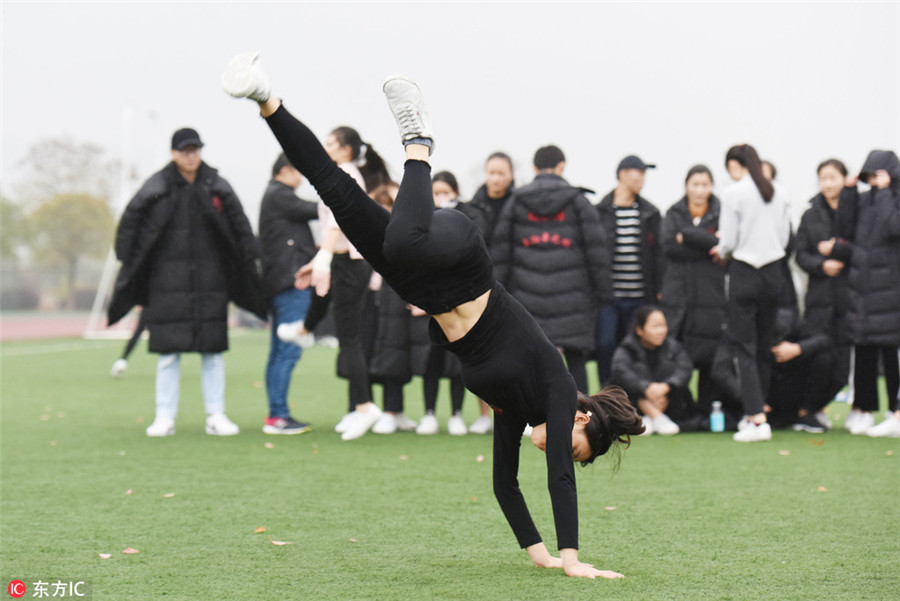 Future stars' final shot for entrance exam in Anhui