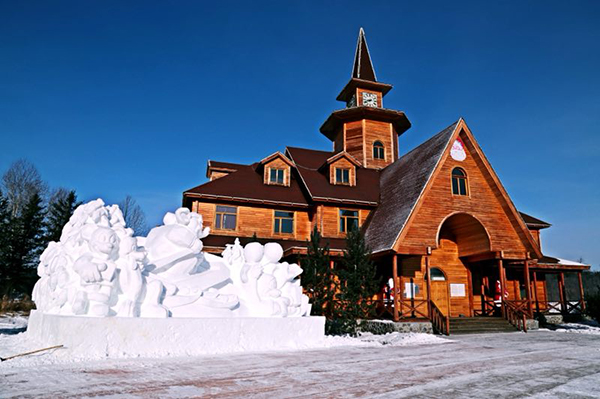 Snow sculpture park opens in Heilongjiang