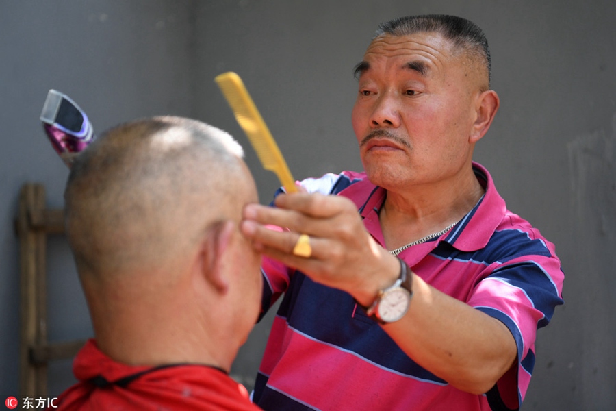 Flipping lids! Chinese barber offers eyelid shaves