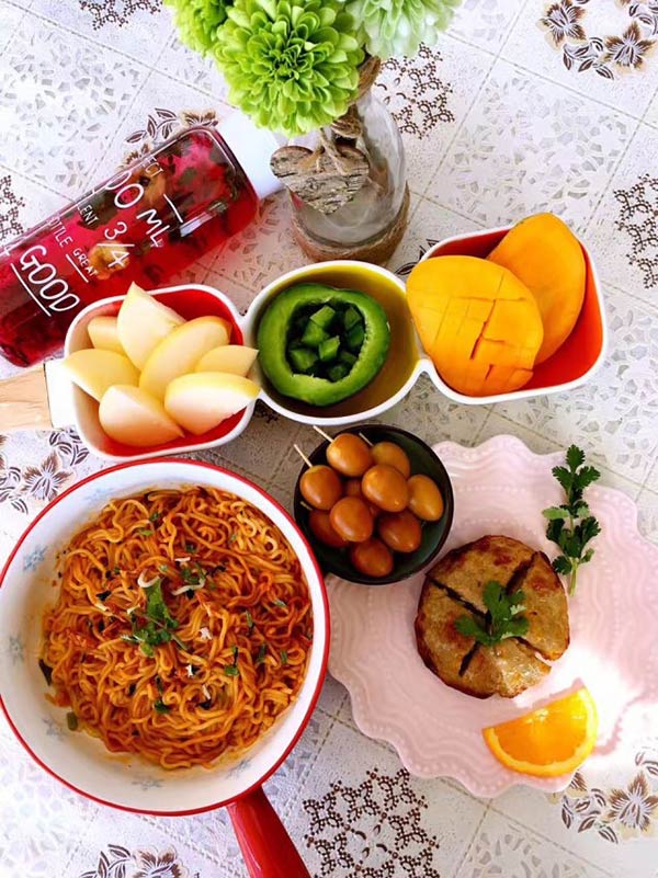 Mother prepares special breakfasts for daughter