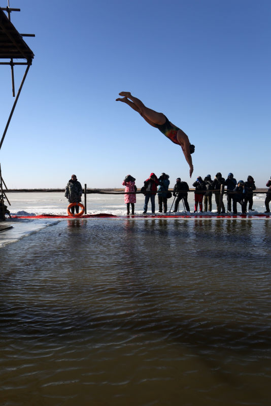 Winter swims offer chance for frozen fun in Harbin