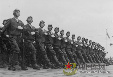 1954: Air Force on parade in 1954