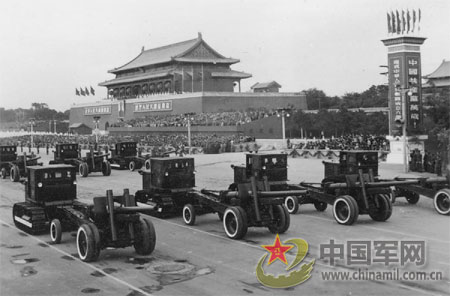 1955: Artillery on parade in 1955