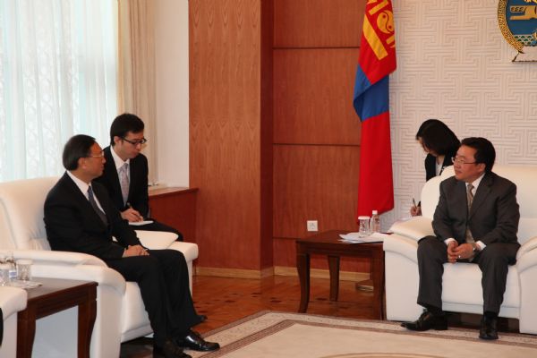 Mongolian president meets Chinese FM