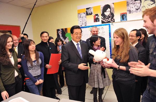 Chinese president tours high school in Chicago
