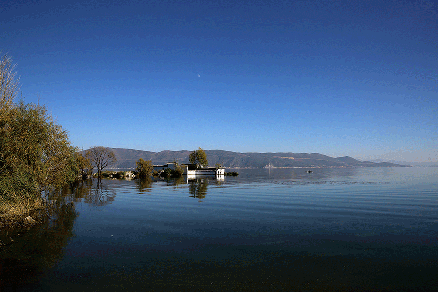 Breathtaking scenery around Erhai Lake