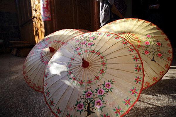 Oiled paper umbrellas preserve vintage fashion