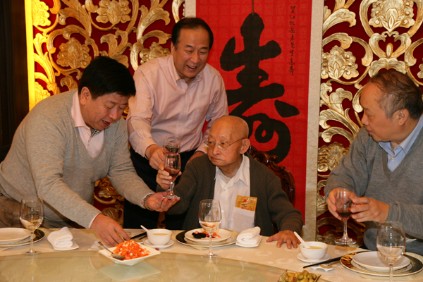 Colleagues celebrate Jiang's birthday