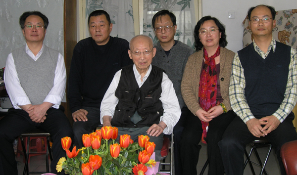 Jiang Muyue and family