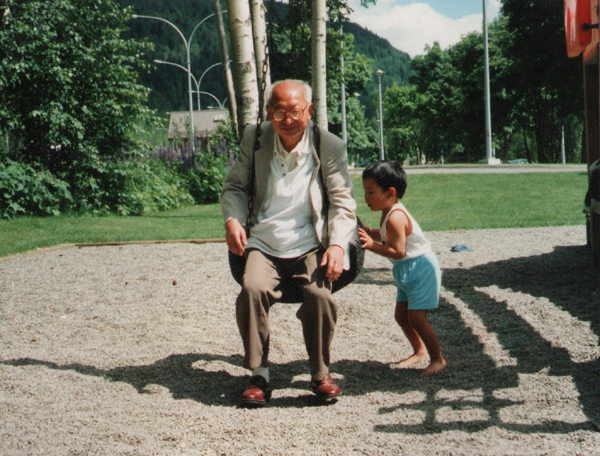 Jiang Muyue and family