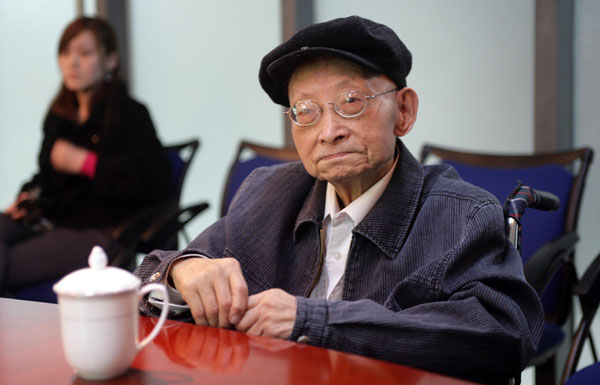 Jiang revisits China Daily after retirement