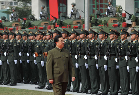 Hu inspects Macao troops, lauds soldiers