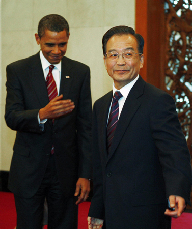 President Barack Obama (L) gestures next to Chinese Premier Wen Jiabao ...