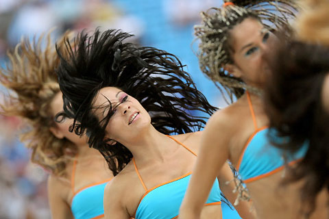 Cheerleaders bring the house down