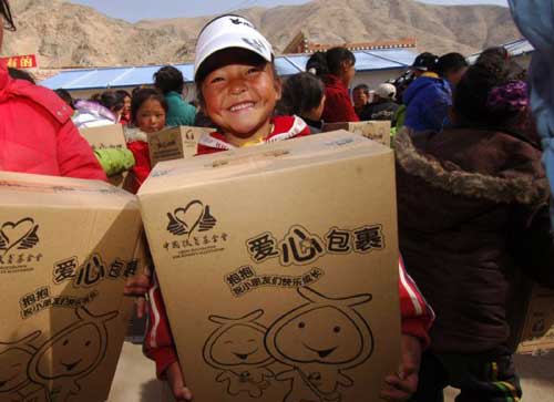 Quake zone orphans receive stationery and toy