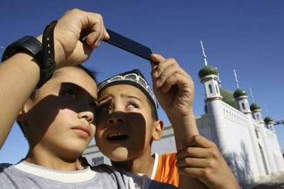 Thousands witness total solar eclipse