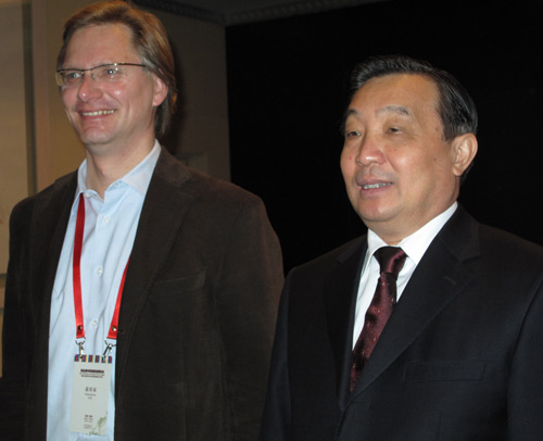 Minister Wang Chen meets foreign participants of Tibet Forum