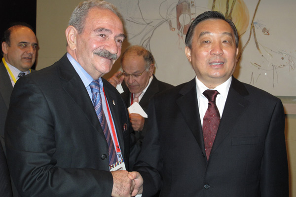 Minister Wang Chen meets foreign participants of Tibet Forum